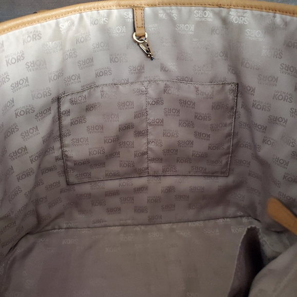 Michael Kors Tote Purse Camel color - Picture 11 of 11